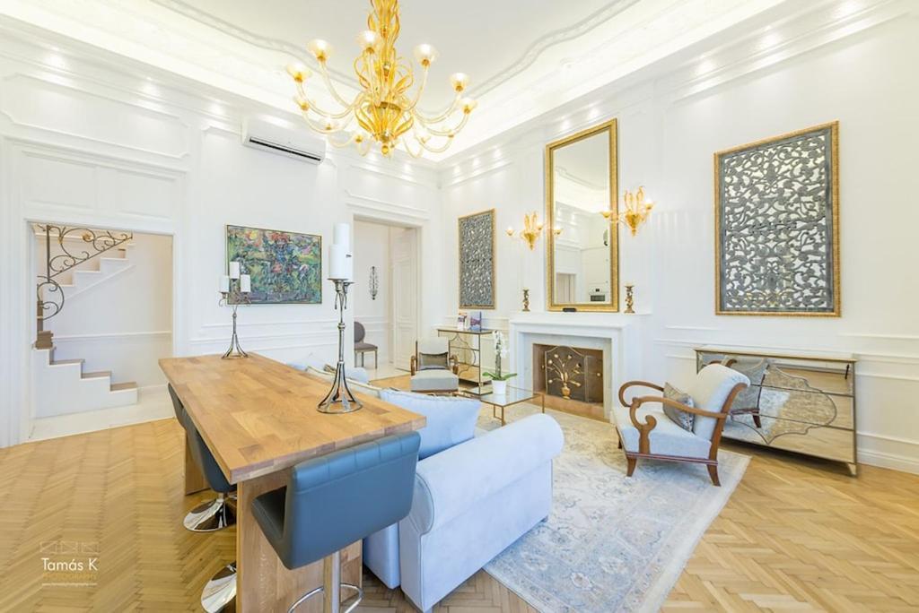 Bpr The Golden Astoria With Balcony And A/C Budapeste Exterior foto