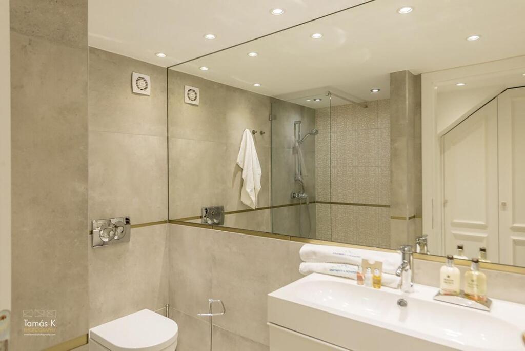 Bpr The Golden Astoria With Balcony And A/C Budapeste Exterior foto